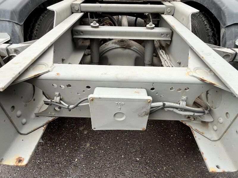 Scania R142-V8 - Spring/Spring - NO rust - 40.968 - Trekker: afbeelding 5 Scania R142-V8 - Spring/Spring - NO rust - 40.968 - Trekker: afbeelding 5