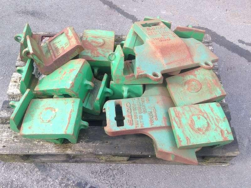 PIECES D'USURE POUR BROYEUR ESCO - Bouwmaterieel: afbeelding 1 PIECES D'USURE POUR BROYEUR ESCO - Bouwmaterieel: afbeelding 1