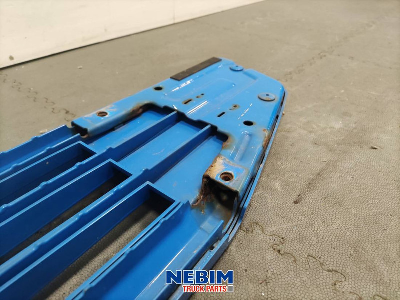 Volvo Volvo - 82208512 - Treeplank FH4 boven compleet - Onderdelen voor Vrachtwagen: afbeelding 4 Volvo Volvo - 82208512 - Treeplank FH4 boven compleet - Onderdelen voor Vrachtwagen: afbeelding 4
