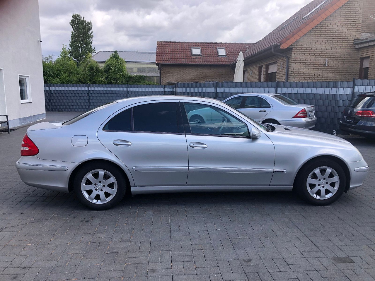 Mercedes-Benz E 240 E -Klasse Lim. Elegance - Sedan: afbeelding 5 Mercedes-Benz E 240 E -Klasse Lim. Elegance - Sedan: afbeelding 5