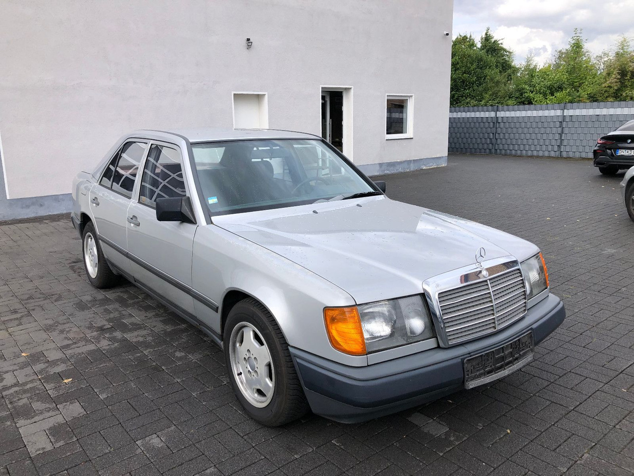Mercedes-Benz W124 E 260 - Sedan: afbeelding 3 Mercedes-Benz W124 E 260 - Sedan: afbeelding 3