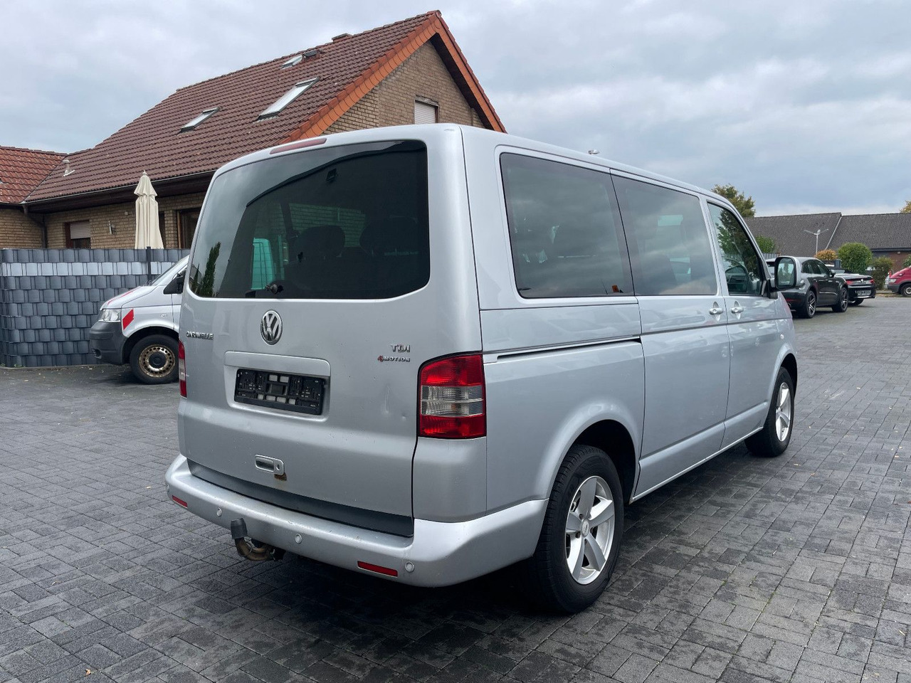 Volkswagen T5 2.5 TDi Caravelle 4Motion 8-Sitzer - Personenvervoer: afbeelding 2 Volkswagen T5 2.5 TDi Caravelle 4Motion 8-Sitzer - Personenvervoer: afbeelding 2