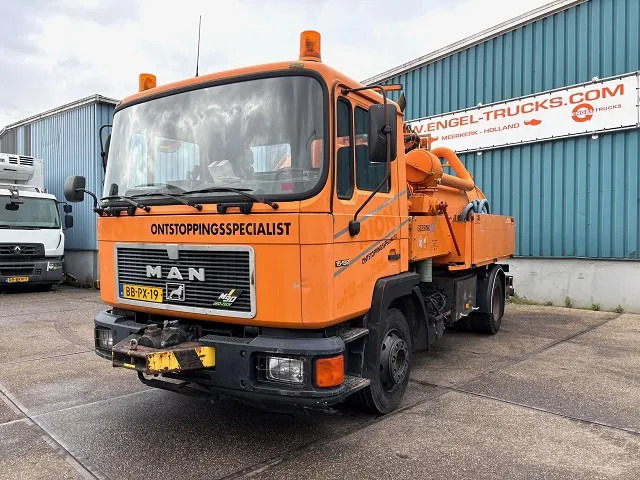 MAN F 15.192 (6-CILINDER) WITH GEESINK VACUUM TANK (MANUAL GEARBOX / P.T.O.) ORIGINAL DUTCH TRUCK - Vacuümwagen: afbeelding 1 MAN F 15.192 (6-CILINDER) WITH GEESINK VACUUM TANK (MANUAL GEARBOX / P.T.O.) ORIGINAL DUTCH TRUCK - Vacuümwagen: afbeelding 1