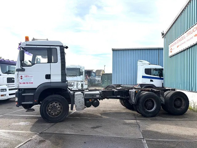 MAN TGA 33.460 6x4 FULL STEEL CHASSIS (6-CILINDER HEADS) (ZF16 MANUAL GEARBOX / FULL STEEL SUSPENSION / REDUCTIONS AXLES / AIRCONDIT - Chassis vrachtwagen: afbeelding 5 MAN TGA 33.460 6x4 FULL STEEL CHASSIS (6-CILINDER HEADS) (ZF16 MANUAL GEARBOX / FULL STEEL SUSPENSION / REDUCTIONS AXLES / AIRCONDIT - Chassis vrachtwagen: afbeelding 5