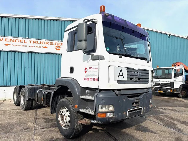 MAN TGA 33.460 6x4 FULL STEEL CHASSIS (6-CILINDER HEADS) (ZF16 MANUAL GEARBOX / FULL STEEL SUSPENSION / REDUCTIONS AXLES / AIRCONDIT - Chassis vrachtwagen: afbeelding 2 MAN TGA 33.460 6x4 FULL STEEL CHASSIS (6-CILINDER HEADS) (ZF16 MANUAL GEARBOX / FULL STEEL SUSPENSION / REDUCTIONS AXLES / AIRCONDIT - Chassis vrachtwagen: afbeelding 2