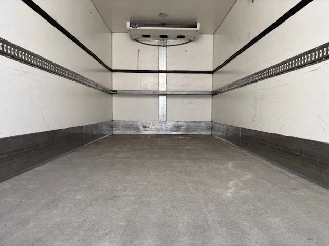 Leasing Mercedes-Benz Atego 816 L 4x2 ORIGINAL DUTCH COOLER TRUCK WITH CARRIER XARIOS 600D/E (MANUAL GEARBOX / AIRCONDITIONING / 2.000 KG. TAILLIFT) Mercedes-Benz Atego 816 L 4x2 ORIGINAL DUTCH COOLER TRUCK WITH CARRIER XARIOS 600D/E (MANUAL GEARBOX / AIRCONDITIONING / 2.000 KG. TAILLIFT): afbeelding 12