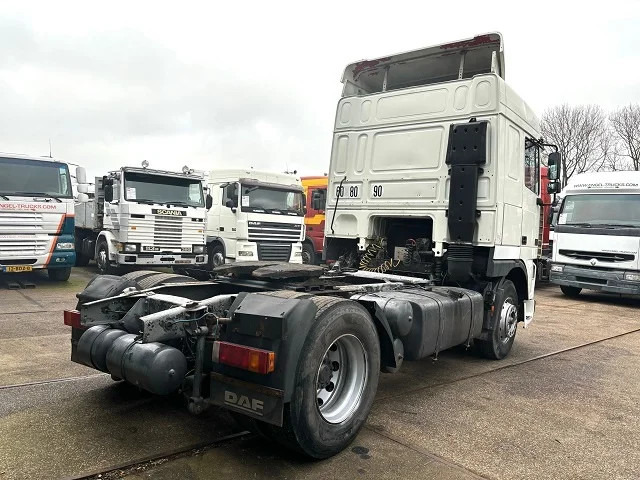 DAF 95.380 XF SPACECAB (EURO 2 (MECHANICAL PUMP & INJECTORS) / ZF16 MANUAL GEARBOX / AIRCONDITIONING) - Trekker: afbeelding 3 DAF 95.380 XF SPACECAB (EURO 2 (MECHANICAL PUMP & INJECTORS) / ZF16 MANUAL GEARBOX / AIRCONDITIONING) - Trekker: afbeelding 3