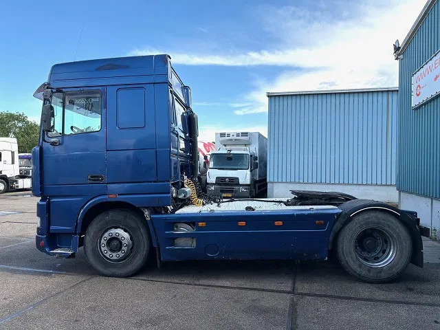 DAF 95.380 XF SPACECAB (EURO 2 / ZF16 MANUAL GEARBOX / HYDRAULIC KIT / P.T.O. / SIDE SKIRTS / AIRCONDITIONING) - Trekker: afbeelding 5 DAF 95.380 XF SPACECAB (EURO 2 / ZF16 MANUAL GEARBOX / HYDRAULIC KIT / P.T.O. / SIDE SKIRTS / AIRCONDITIONING) - Trekker: afbeelding 5