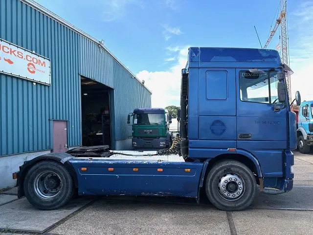 DAF 95.380 XF SPACECAB (EURO 2 / ZF16 MANUAL GEARBOX / HYDRAULIC KIT / P.T.O. / SIDE SKIRTS / AIRCONDITIONING) - Trekker: afbeelding 4 DAF 95.380 XF SPACECAB (EURO 2 / ZF16 MANUAL GEARBOX / HYDRAULIC KIT / P.T.O. / SIDE SKIRTS / AIRCONDITIONING) - Trekker: afbeelding 4