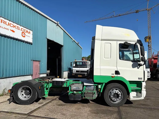 DAF CF 85.410 SPACECAB 4x2 (ZF16 MANUAL GEARBOX / MX-BRAKE / 995 LITER DIESELTANK / AIRCONDITIONING / FRIDGE UNTHER BED) - Trekker: afbeelding 4 DAF CF 85.410 SPACECAB 4x2 (ZF16 MANUAL GEARBOX / MX-BRAKE / 995 LITER DIESELTANK / AIRCONDITIONING / FRIDGE UNTHER BED) - Trekker: afbeelding 4