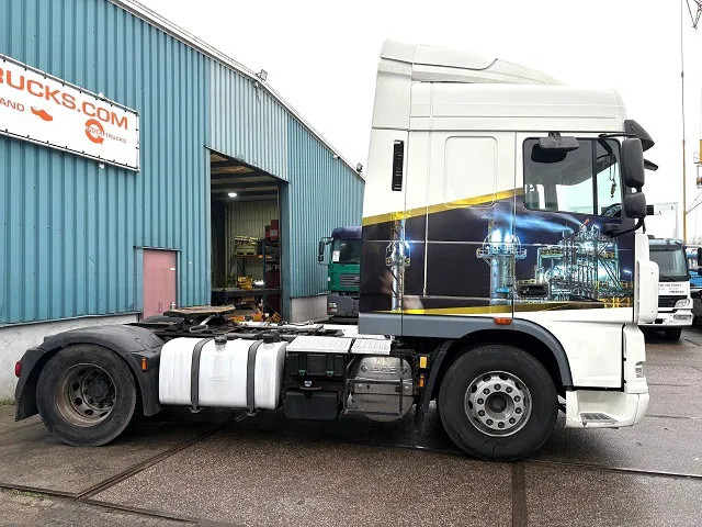 DAF XF 105.460 ATE SPACEAB 4x2 (EURO 5 / ZF MANUAL GEARBOX / ZF-INTARDER / HYDRAULIC KIT / P.T.O. / AIRCONDITIONING / ETC.) - Trekker: afbeelding 4 DAF XF 105.460 ATE SPACEAB 4x2 (EURO 5 / ZF MANUAL GEARBOX / ZF-INTARDER / HYDRAULIC KIT / P.T.O. / AIRCONDITIONING / ETC.) - Trekker: afbeelding 4