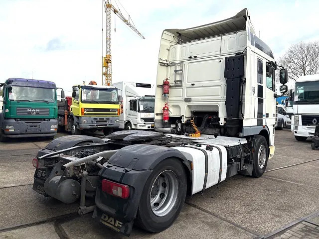 DAF XF 105.460 ATE SPACECAB (EURO 5 / ZF16 MANUAL GEARBOX / 995+500 LITER DIESELTANK / FRIDGE UNDER BED / ETC.) - Trekker: afbeelding 3 DAF XF 105.460 ATE SPACECAB (EURO 5 / ZF16 MANUAL GEARBOX / 995+500 LITER DIESELTANK / FRIDGE UNDER BED / ETC.) - Trekker: afbeelding 3