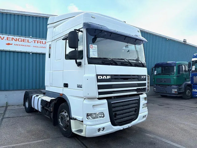 DAF XF 105.460 SPACECAB (ZF-MANUAL GEARBOX / 2x DIESELTANK / MX-ENGINE BRAKE / AIRCONDITIONING / FRIDGE / ETC. - Trekker: afbeelding 2 DAF XF 105.460 SPACECAB (ZF-MANUAL GEARBOX / 2x DIESELTANK / MX-ENGINE BRAKE / AIRCONDITIONING / FRIDGE / ETC. - Trekker: afbeelding 2