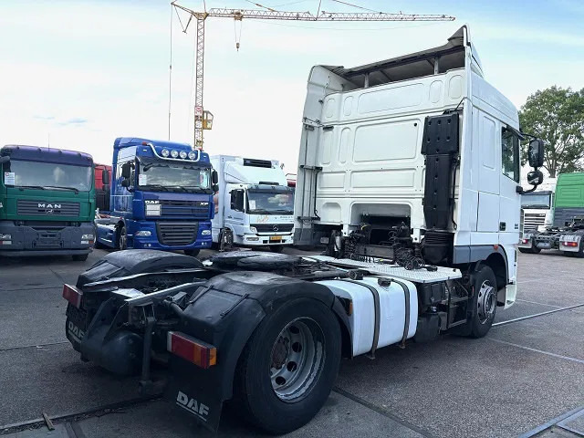 DAF XF 105.460 SPACECAB (ZF-MANUAL GEARBOX / 2x DIESELTANK / MX-ENGINE BRAKE / AIRCONDITIONING / FRIDGE / ETC. - Trekker: afbeelding 3 DAF XF 105.460 SPACECAB (ZF-MANUAL GEARBOX / 2x DIESELTANK / MX-ENGINE BRAKE / AIRCONDITIONING / FRIDGE / ETC. - Trekker: afbeelding 3