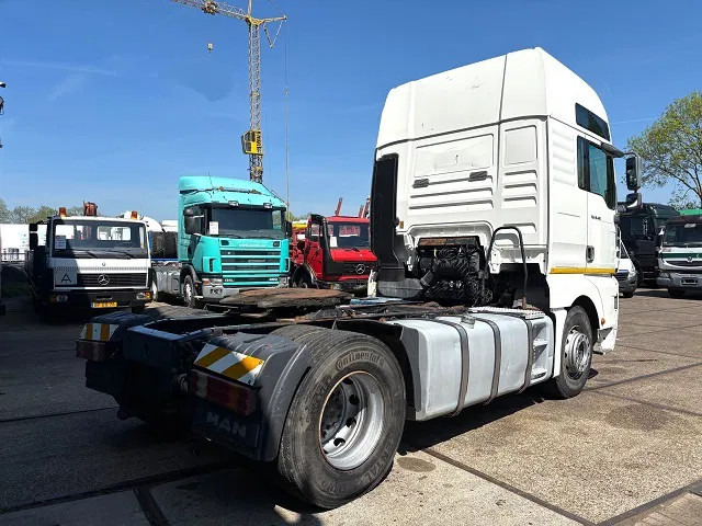 MAN TGA 18.410 FLS XXL (6-CILINDER HEADS / ZF16 MANUAL GEARBOX / ZF-INTARDER / HYDRAULIC KIT / P.T.O. / AIRCONDITIONING) - Trekker: afbeelding 3 MAN TGA 18.410 FLS XXL (6-CILINDER HEADS / ZF16 MANUAL GEARBOX / ZF-INTARDER / HYDRAULIC KIT / P.T.O. / AIRCONDITIONING) - Trekker: afbeelding 3