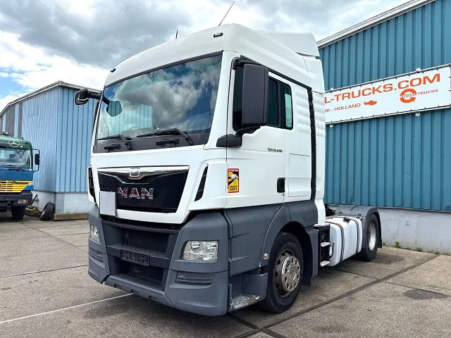 MAN TGX 18.440 BLS XLX (ZF16 MANUAL GEARBOX / 2x DIESELTANK / AIRCONDITIONING / ELECTRICAL MAINSWITCH / FRIDGE / EURO 6) - Trekker: afbeelding 1 MAN TGX 18.440 BLS XLX (ZF16 MANUAL GEARBOX / 2x DIESELTANK / AIRCONDITIONING / ELECTRICAL MAINSWITCH / FRIDGE / EURO 6) - Trekker: afbeelding 1