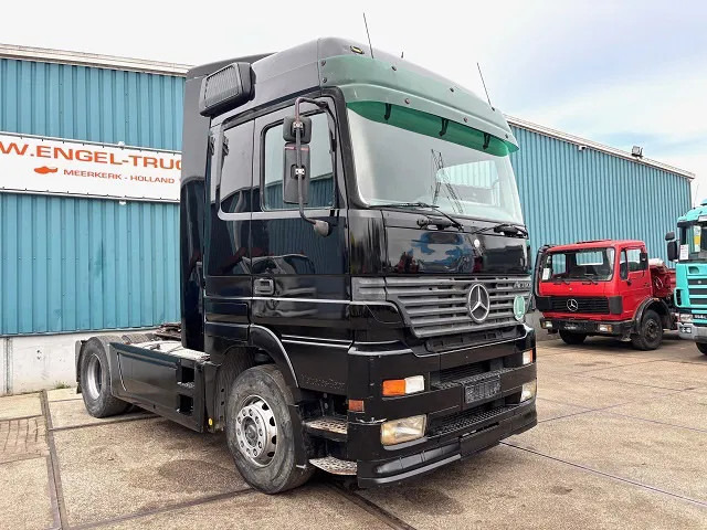 Mercedes-Benz Actros 1840 LS (MP1) 4x2 MEGASPACE (EPS WITH CLUTCH (3 PEDALS) / RETARDER / AIRCONDITIONING) - Trekker: afbeelding 2 Mercedes-Benz Actros 1840 LS (MP1) 4x2 MEGASPACE (EPS WITH CLUTCH (3 PEDALS) / RETARDER / AIRCONDITIONING) - Trekker: afbeelding 2