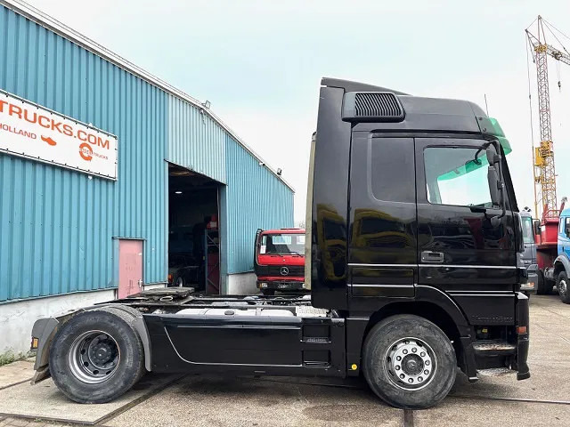 Mercedes-Benz Actros 1840 LS (MP1) 4x2 MEGASPACE (EPS WITH CLUTCH (3 PEDALS) / RETARDER / AIRCONDITIONING) - Trekker: afbeelding 4 Mercedes-Benz Actros 1840 LS (MP1) 4x2 MEGASPACE (EPS WITH CLUTCH (3 PEDALS) / RETARDER / AIRCONDITIONING) - Trekker: afbeelding 4