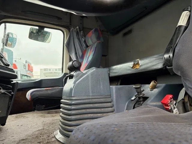 Leasing Mercedes-Benz Actros 1843 LS (MP1) (EPS WITH CLUTCH (3 PEDALS) / AIRCONDITIONING / SUNVISOR / ETC.) Mercedes-Benz Actros 1843 LS (MP1) (EPS WITH CLUTCH (3 PEDALS) / AIRCONDITIONING / SUNVISOR / ETC.): afbeelding 8 Leasing Mercedes-Benz Actros 1843 LS (MP1) (EPS WITH CLUTCH (3 PEDALS) / AIRCONDITIONING / SUNVISOR / ETC.) Mercedes-Benz Actros 1843 LS (MP1) (EPS WITH CLUTCH (3 PEDALS) / AIRCONDITIONING / SUNVISOR / ETC.): afbeelding 8