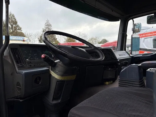 Leasing Mercedes-Benz Actros 1843 LS (MP1) (EPS WITH CLUTCH (3 PEDALS) / AIRCONDITIONING / SUNVISOR / ETC.) Mercedes-Benz Actros 1843 LS (MP1) (EPS WITH CLUTCH (3 PEDALS) / AIRCONDITIONING / SUNVISOR / ETC.): afbeelding 7 Leasing Mercedes-Benz Actros 1843 LS (MP1) (EPS WITH CLUTCH (3 PEDALS) / AIRCONDITIONING / SUNVISOR / ETC.) Mercedes-Benz Actros 1843 LS (MP1) (EPS WITH CLUTCH (3 PEDALS) / AIRCONDITIONING / SUNVISOR / ETC.): afbeelding 7