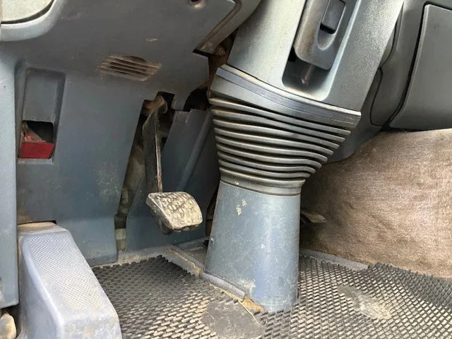 Leasing Mercedes-Benz Actros 1843 LS (MP1) (EPS WITH CLUTCH (3 PEDALS) / AIRCONDITIONING / SUNVISOR / ETC.) Mercedes-Benz Actros 1843 LS (MP1) (EPS WITH CLUTCH (3 PEDALS) / AIRCONDITIONING / SUNVISOR / ETC.): afbeelding 9 Leasing Mercedes-Benz Actros 1843 LS (MP1) (EPS WITH CLUTCH (3 PEDALS) / AIRCONDITIONING / SUNVISOR / ETC.) Mercedes-Benz Actros 1843 LS (MP1) (EPS WITH CLUTCH (3 PEDALS) / AIRCONDITIONING / SUNVISOR / ETC.): afbeelding 9