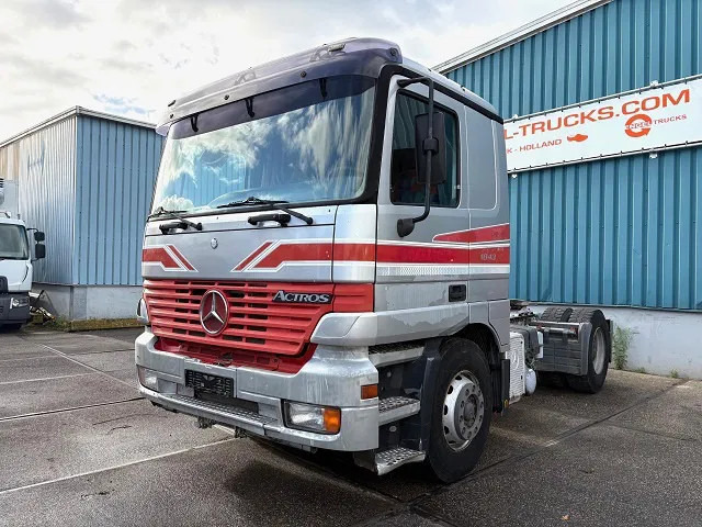 Mercedes-Benz Actros 1843 LS SLEEPERCAB (MP1) (ZF16 MANUAL GEARBOX / REDUCTION AXLE / AIRCONDITIONING / ETC.) - Trekker: afbeelding 1 Mercedes-Benz Actros 1843 LS SLEEPERCAB (MP1) (ZF16 MANUAL GEARBOX / REDUCTION AXLE / AIRCONDITIONING / ETC.) - Trekker: afbeelding 1