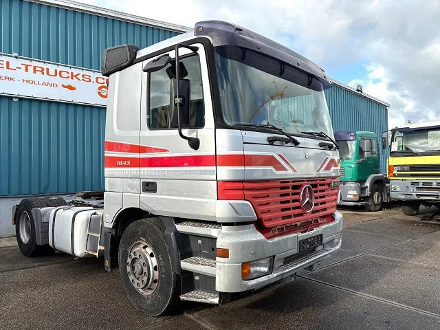 Mercedes-Benz Actros 1843 LS SLEEPERCAB (MP1) (ZF16 MANUAL GEARBOX / REDUCTION AXLES / AIRCONDITIONING / ETC.) - Trekker: afbeelding 2 Mercedes-Benz Actros 1843 LS SLEEPERCAB (MP1) (ZF16 MANUAL GEARBOX / REDUCTION AXLES / AIRCONDITIONING / ETC.) - Trekker: afbeelding 2