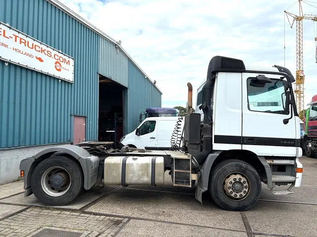 Mercedes-Benz Actros 1848 LS (MP1) 4x2 TRACTOR (EPS WITH CLUTCH / RUDUCTION AXLE / HYDRAULIC KIT / AIRCONDITIONING / ETC) - Trekker: afbeelding 4 Mercedes-Benz Actros 1848 LS (MP1) 4x2 TRACTOR (EPS WITH CLUTCH / RUDUCTION AXLE / HYDRAULIC KIT / AIRCONDITIONING / ETC) - Trekker: afbeelding 4