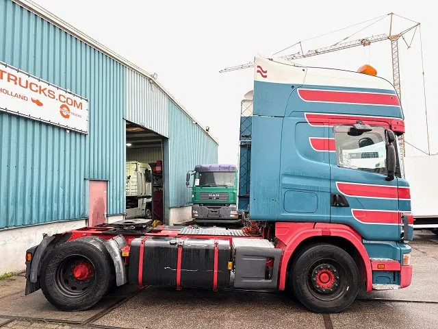 Scania R164-580 V8 TOPLINE COLLECTORS ITEM!! / APK 10-2026!! (12+2 MANUAL GEARBOX / RETARDER / AIRCONDITIONING / 2x TANK / ETC.) - Trekker: afbeelding 4 Scania R164-580 V8 TOPLINE COLLECTORS ITEM!! / APK 10-2026!! (12+2 MANUAL GEARBOX / RETARDER / AIRCONDITIONING / 2x TANK / ETC.) - Trekker: afbeelding 4