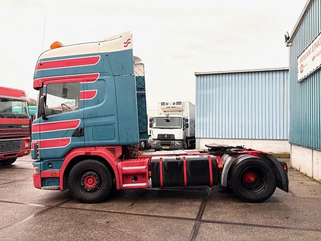 Scania R164-580 V8 TOPLINE COLLECTORS ITEM!! / APK 10-2026!! (12+2 MANUAL GEARBOX / RETARDER / AIRCONDITIONING / 2x TANK / ETC.) - Trekker: afbeelding 5 Scania R164-580 V8 TOPLINE COLLECTORS ITEM!! / APK 10-2026!! (12+2 MANUAL GEARBOX / RETARDER / AIRCONDITIONING / 2x TANK / ETC.) - Trekker: afbeelding 5