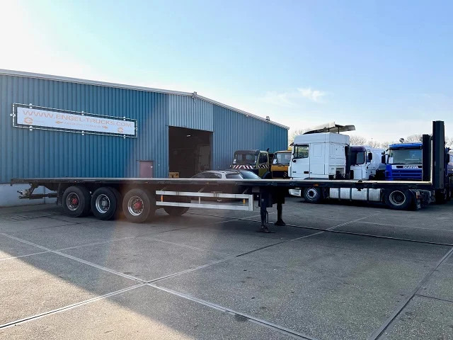 Van Hool 3B1047 13.60M. FLATBED TRAILER WITH 40FT TWISTLOCKS (SAF-AXLES / DISC BRAKES / 40FT TWISTLOCKS) - Vlakke/ Open oplegger: afbeelding 4 Van Hool 3B1047 13.60M. FLATBED TRAILER WITH 40FT TWISTLOCKS (SAF-AXLES / DISC BRAKES / 40FT TWISTLOCKS) - Vlakke/ Open oplegger: afbeelding 4