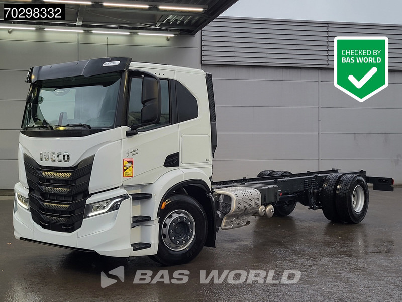 Iveco S-Way 340 4X2 NEW chassis! Automatic Navi ACC LED Euro 6 - Chassis vrachtwagen: afbeelding 1 Iveco S-Way 340 4X2 NEW chassis! Automatic Navi ACC LED Euro 6 - Chassis vrachtwagen: afbeelding 1