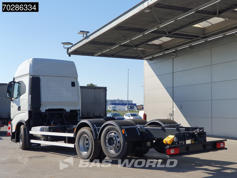 Iveco S-Way 490 6X2 NEW chassis! Retarder Standklima Lift+lenkasche PTO preparation LED Navi ACC Euro 6 - Chassis vrachtwagen: afbeelding 2 Iveco S-Way 490 6X2 NEW chassis! Retarder Standklima Lift+lenkasche PTO preparation LED Navi ACC Euro 6 - Chassis vrachtwagen: afbeelding 2
