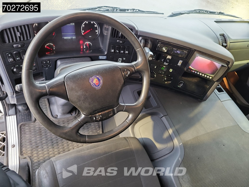 Interieur foto 1: Bakwagen Scania P230 4X2 19tons NL-Truck 2500kg ladebordwand Euro 5