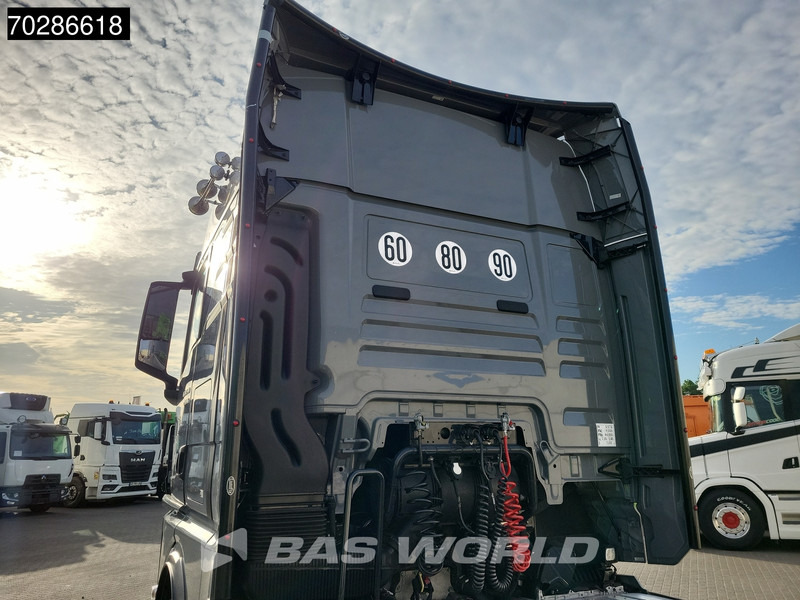 MAN TGX 18.520 4X2 Individual Lion S! GX Retarder Full-Air 2x Tanks Navi LED ACC Euro 6 - Trekker: afbeelding 3 MAN TGX 18.520 4X2 Individual Lion S! GX Retarder Full-Air 2x Tanks Navi LED ACC Euro 6 - Trekker: afbeelding 3
