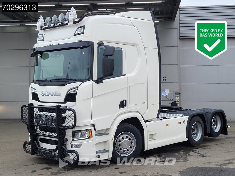 Scania R590 6X2 WB315! Retarder Full-Air 2xTanks Leather ACC Navi LED Euro 6 - Trekker: afbeelding 1 Scania R590 6X2 WB315! Retarder Full-Air 2xTanks Leather ACC Navi LED Euro 6 - Trekker: afbeelding 1