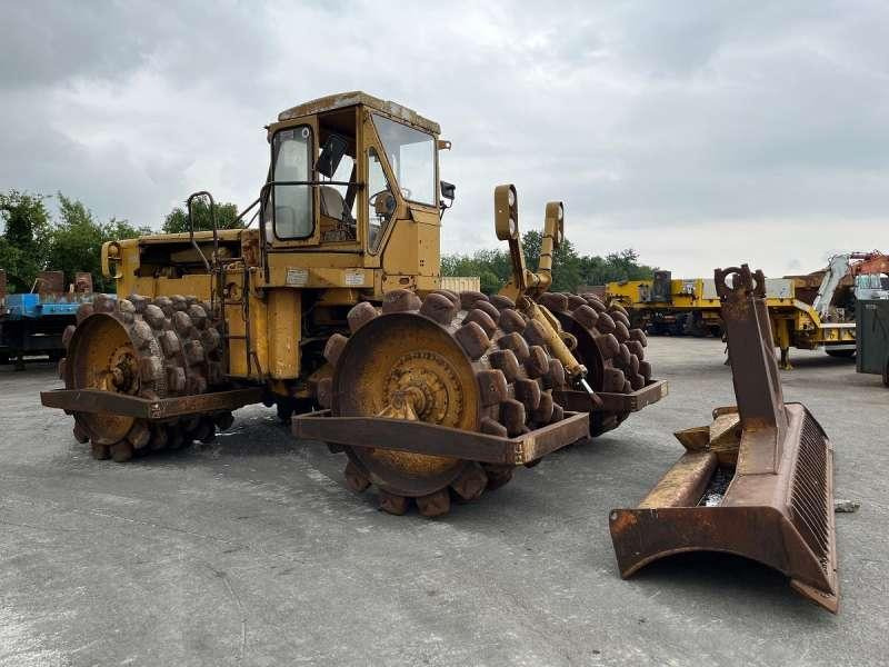 Caterpillar 825 + porte engins - Schapenpootwals/ Grondverdichter: afbeelding 2 Caterpillar 825 + porte engins - Schapenpootwals/ Grondverdichter: afbeelding 2