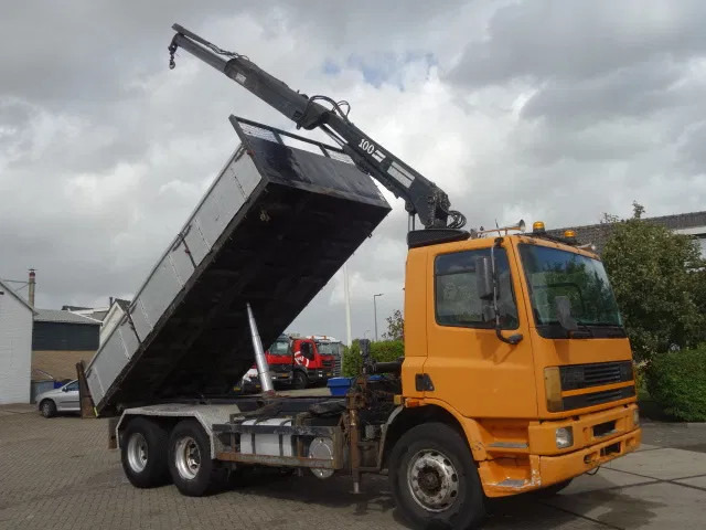 DAF 75ATI 320PK KIPPER EN 10 TON HIAB CRAINE,STEELSPRINGS - Kipper vrachtwagen: afbeelding 1 DAF 75ATI 320PK KIPPER EN 10 TON HIAB CRAINE,STEELSPRINGS - Kipper vrachtwagen: afbeelding 1