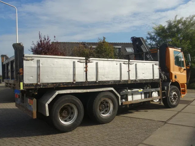 DAF 75ATI 320PK KIPPER EN 10 TON HIAB CRAINE,STEELSPRINGS - Kipper vrachtwagen: afbeelding 4 DAF 75ATI 320PK KIPPER EN 10 TON HIAB CRAINE,STEELSPRINGS - Kipper vrachtwagen: afbeelding 4