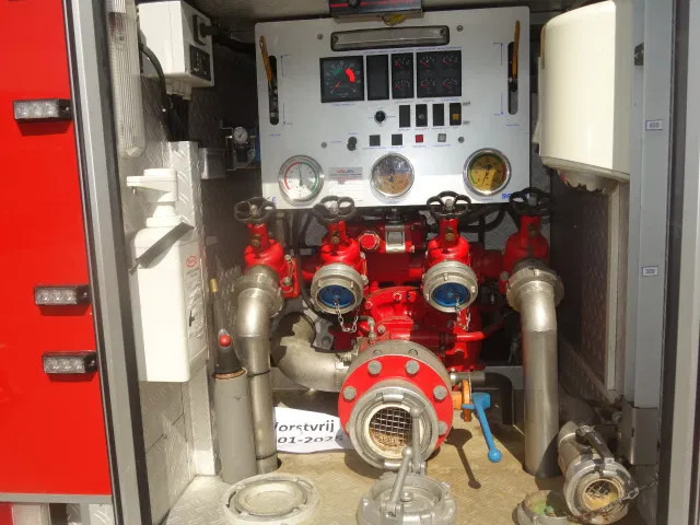 MAN LE 220C GODIVA POMP 2000 LITER TANK,MANUAL GEARBOX - Brandweerwagen: afbeelding 5 MAN LE 220C GODIVA POMP 2000 LITER TANK,MANUAL GEARBOX - Brandweerwagen: afbeelding 5