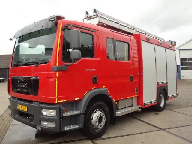 MAN TGM 15.250 FIRE TRUCK,2000 LITER TANK, FOAM TANK, AIRCO - Brandweerwagen: afbeelding 2 MAN TGM 15.250 FIRE TRUCK,2000 LITER TANK, FOAM TANK, AIRCO - Brandweerwagen: afbeelding 2