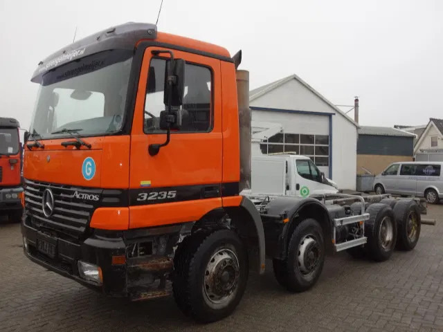 Mercedes-Benz Actros 3235 8x4 steelsprings,manual gearbox - Chassis vrachtwagen: afbeelding 2 Mercedes-Benz Actros 3235 8x4 steelsprings,manual gearbox - Chassis vrachtwagen: afbeelding 2