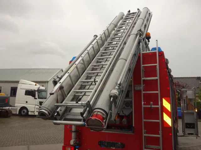 Volvo FM 10 330 pk 2000 LITER WATER TANK KRONEBURGPUMP - Brandweerwagen: afbeelding 5 Volvo FM 10 330 pk 2000 LITER WATER TANK KRONEBURGPUMP - Brandweerwagen: afbeelding 5
