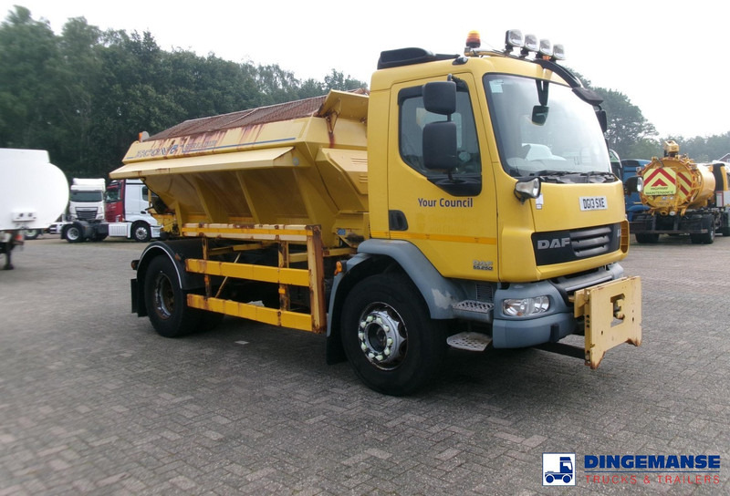 DAF LF 55.250 4X2 RHD gritter - Sneeuwruimer: afbeelding 2 DAF LF 55.250 4X2 RHD gritter - Sneeuwruimer: afbeelding 2
