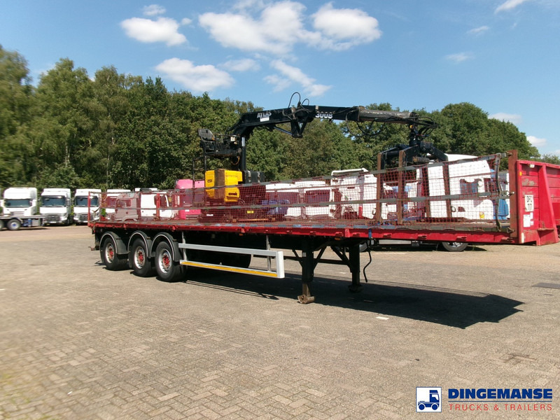 Fruehauf 3-axle platform trailer + Atlas 3008 crane - Vrachtwagen met open laadbak, Kraanwagen: afbeelding 2 Fruehauf 3-axle platform trailer + Atlas 3008 crane - Vrachtwagen met open laadbak, Kraanwagen: afbeelding 2