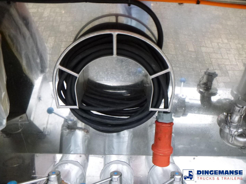 Tankoplegger LAG Food tank inox 32 m3 / 3 comp + pump: afbeelding 13 Tankoplegger LAG Food tank inox 32 m3 / 3 comp + pump: afbeelding 13