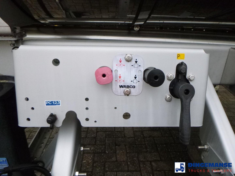 Tankoplegger LAG Food tank inox 32 m3 / 3 comp + pump: afbeelding 9 Tankoplegger LAG Food tank inox 32 m3 / 3 comp + pump: afbeelding 9