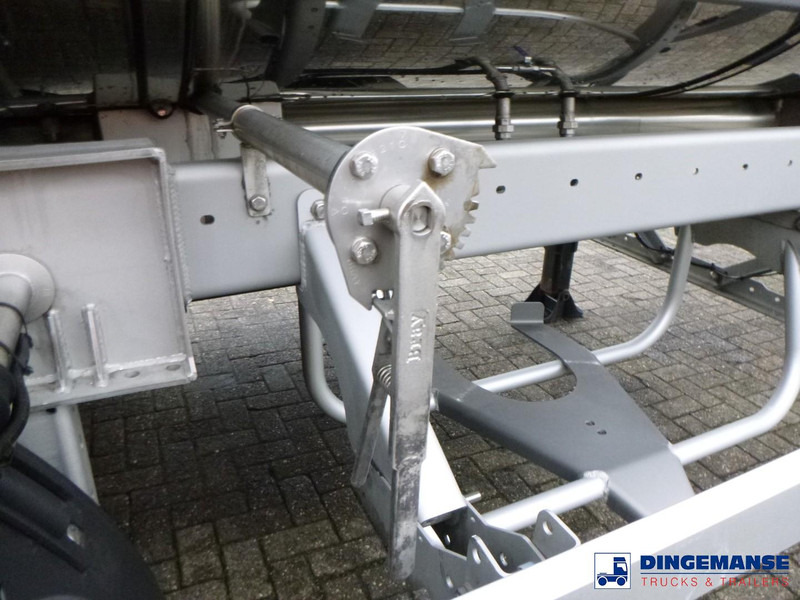 Tankoplegger LAG Food tank inox 32 m3 / 3 comp + pump: afbeelding 15 Tankoplegger LAG Food tank inox 32 m3 / 3 comp + pump: afbeelding 15