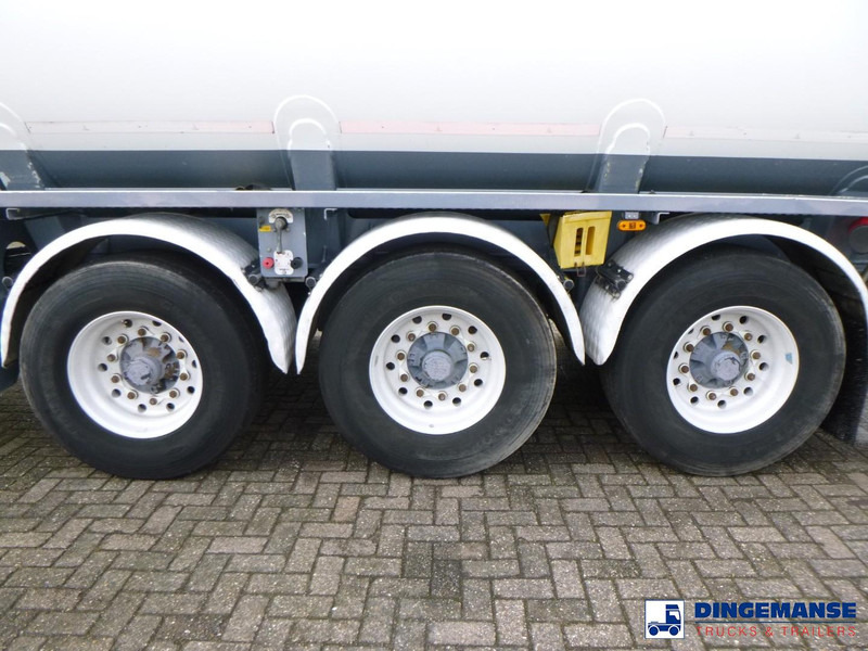 LAG Fuel tank alu 44.4 m3 / 6 comp + pump - Tank aanhanger: afbeelding 5 LAG Fuel tank alu 44.4 m3 / 6 comp + pump - Tank aanhanger: afbeelding 5