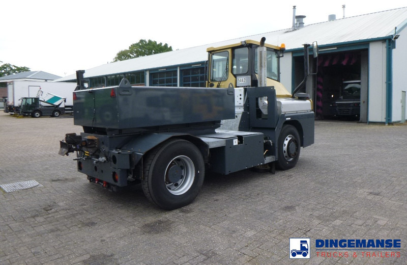 MOL RM 255 4X4 terminal drawbar tractor 150 ton - Terminal trekker: afbeelding 4 MOL RM 255 4X4 terminal drawbar tractor 150 ton - Terminal trekker: afbeelding 4